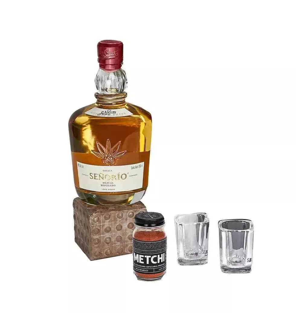 Mezcal Enthusiast Gift Set